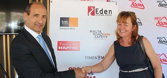 Fundación MAPFRE supports PutitAway campaign against texting while driving